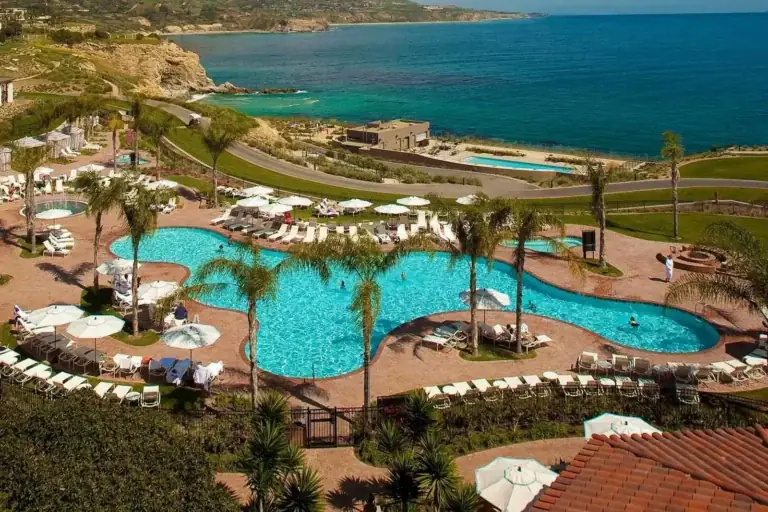 Best Beachfront Luxury Suites in the US: Definitive Guide & Analysis