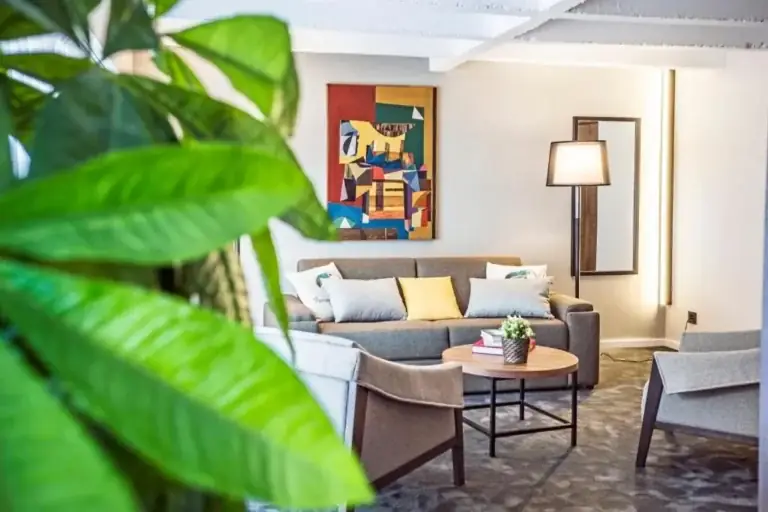 Best Luxury Suites for Digital Nomads: Definitive Guide & Analysis