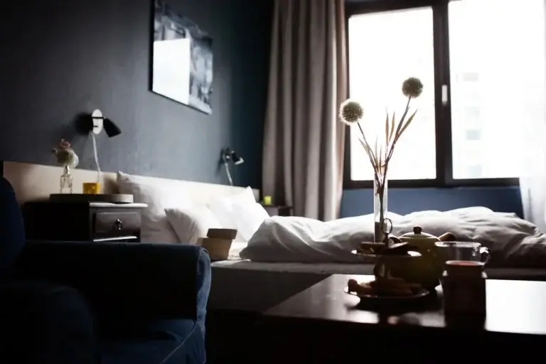 How to Avoid Luxury Suites Cancellation Risks: Definitive Guide